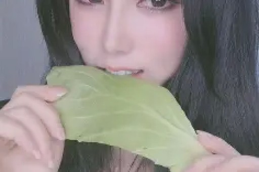 网红小英带货翻车比官网卖得还贵粉丝询问被直接禁言