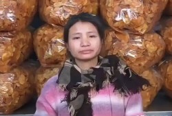 百万网红小英直播翻车人设崩塌被商家甩锅这次道歉都没人买账