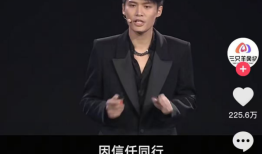 董宇辉登顶一哥小杨哥难回牌桌